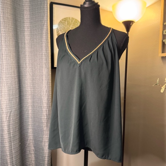 H&M Conscious Tops - Chic Women's Green Tank Top with Gold Accent